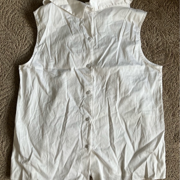 Talbots large whit shirt with statement collar and buttons in the back. - Picture 2 of 3